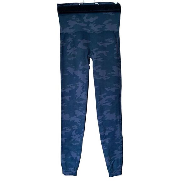 Spanx Look at Me Now Seamless Leggings Black Camo Size S - Picture 4 of 11